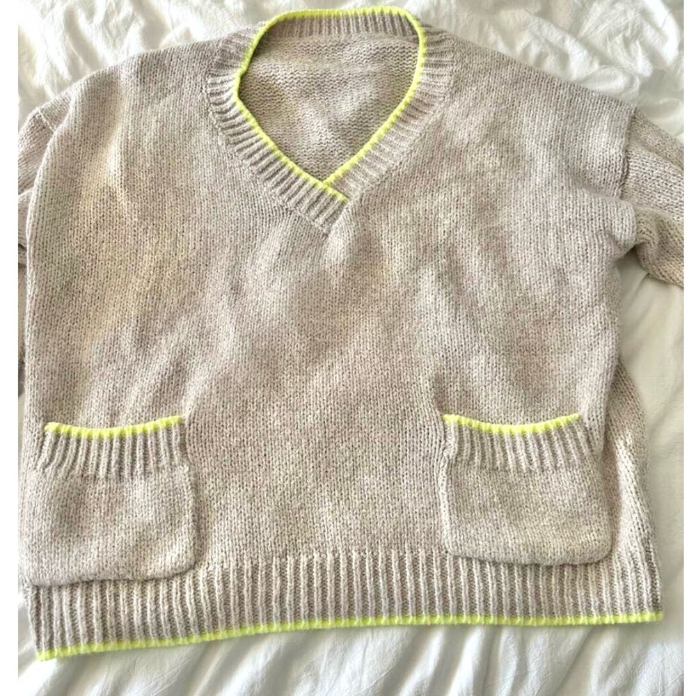 V-Neck Beige Pullover Knit Sweater Yellow Contrast Trim - Picture 11 of 12